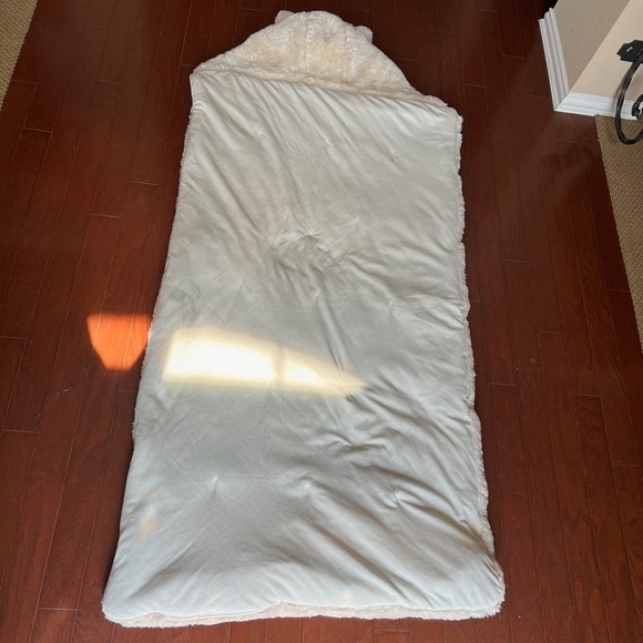 POTTERY BARN TEEN PLUSH FAUX FUR POLAR BEAR SLEEPING BAG VERY SOFT SOLD OUT - Picture 6 of 16